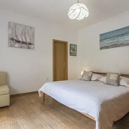 Apartman Carrara *